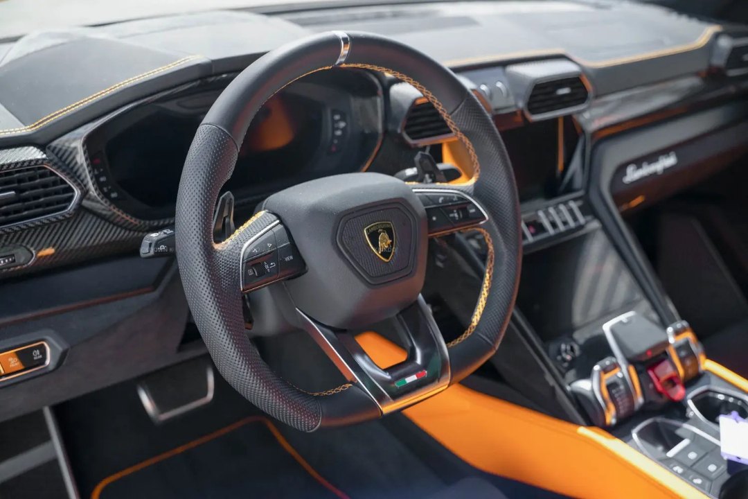 Lamborghini Urus 6