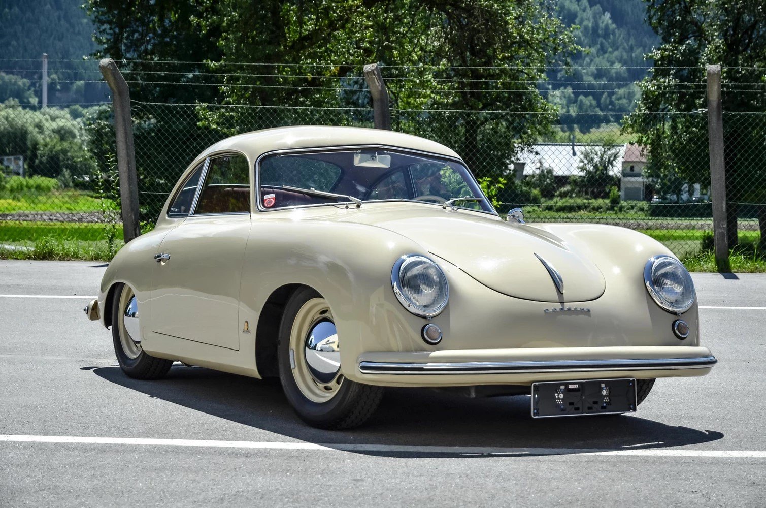 Porsche 356 pre-A 1500 S Knickscheibe 2