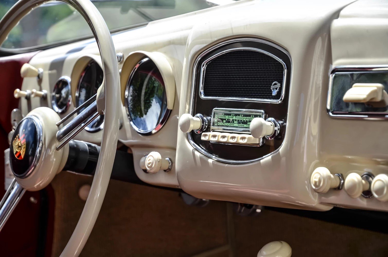Porsche 356 pre-A 1500 S Knickscheibe 13