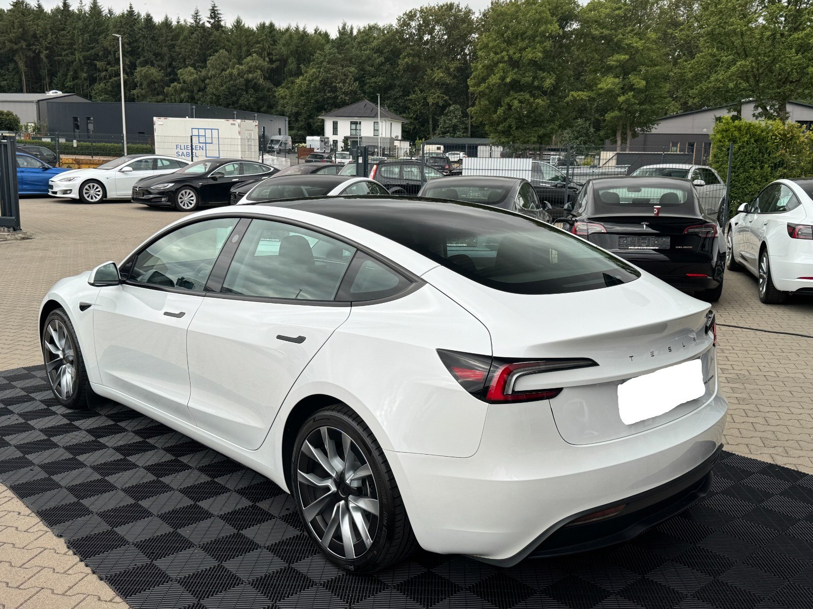 Tesla Model 3 4