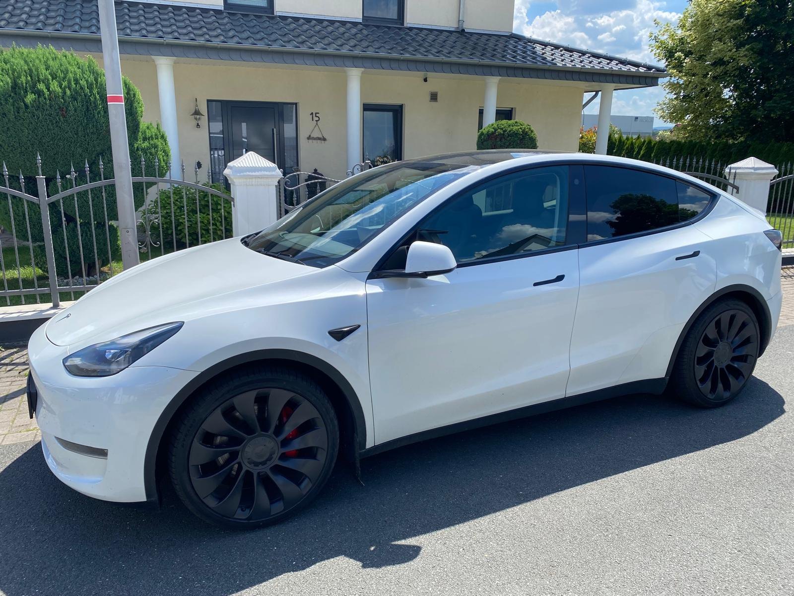 Tesla Model Y Performance Dual 4